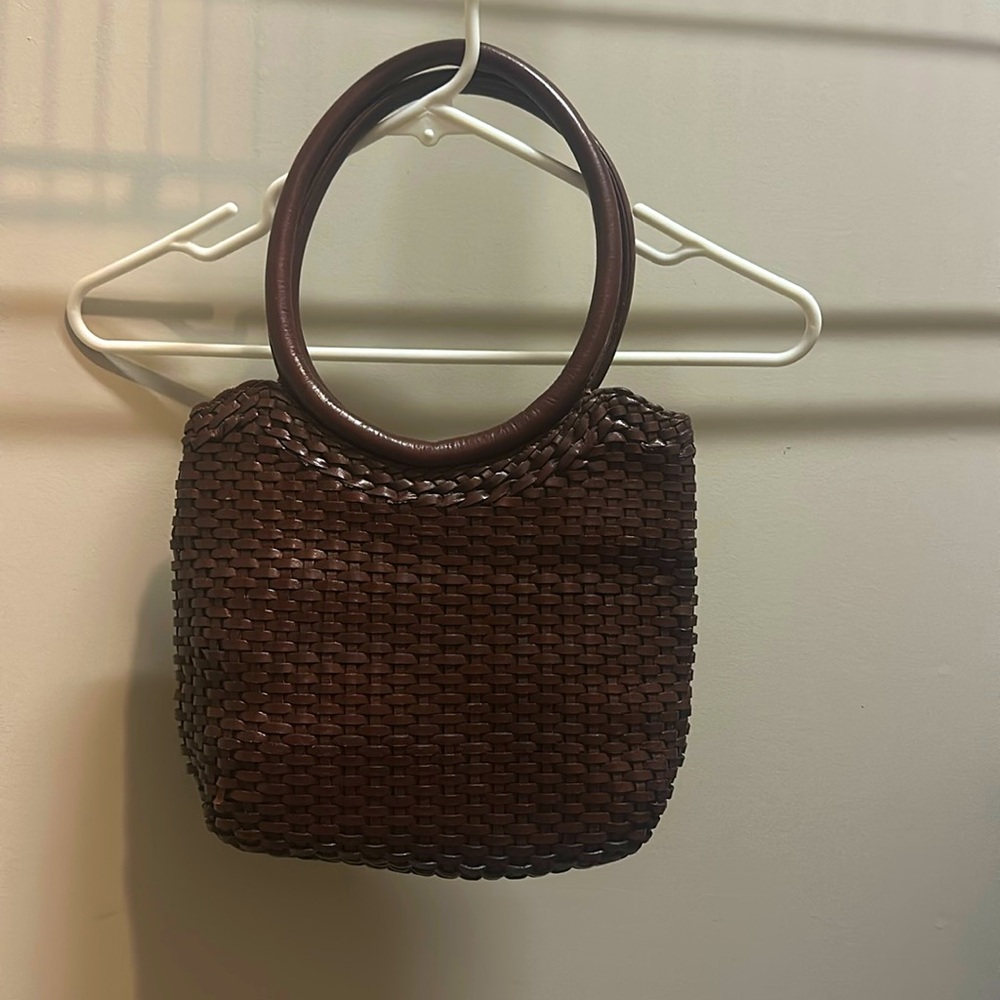 Circle handle woven bag
